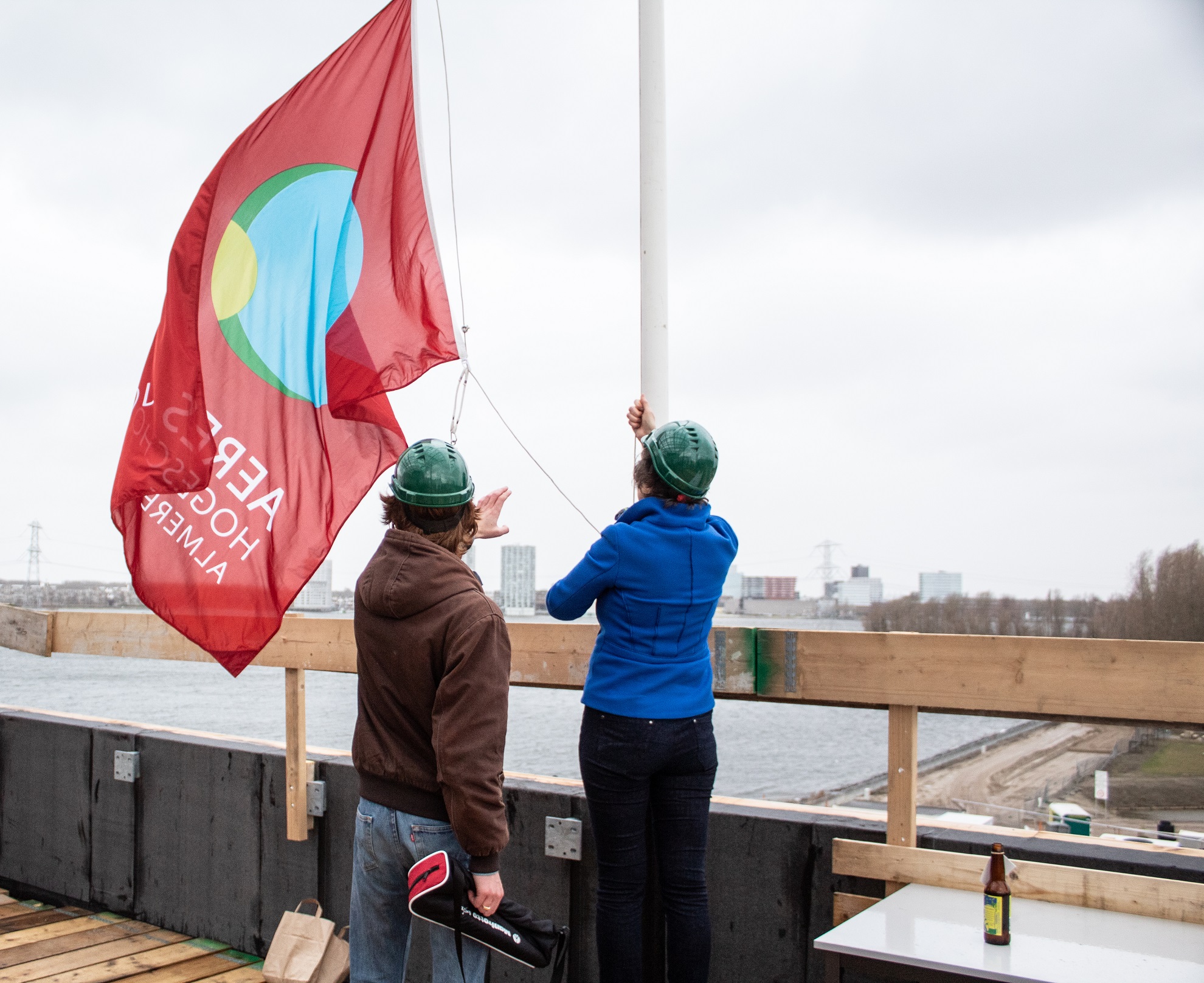 Vlag hoogste punt nieuwbouw Almere