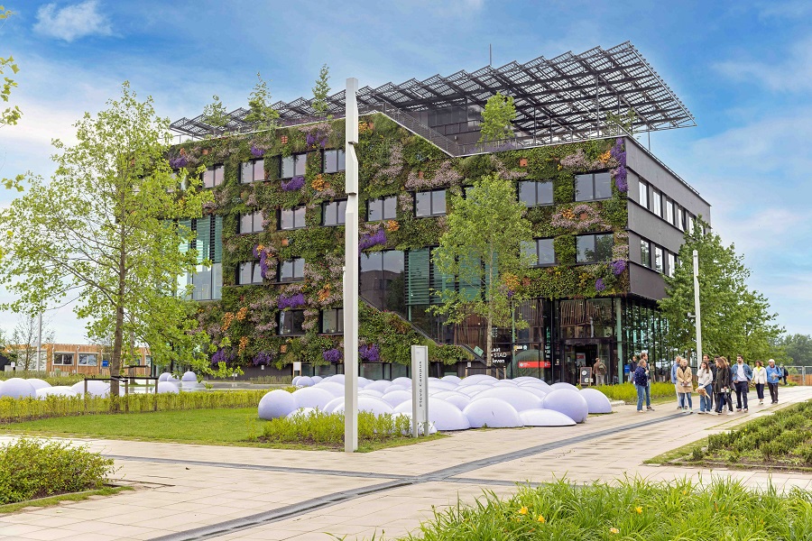 gebouw-almere-vooraanzicht