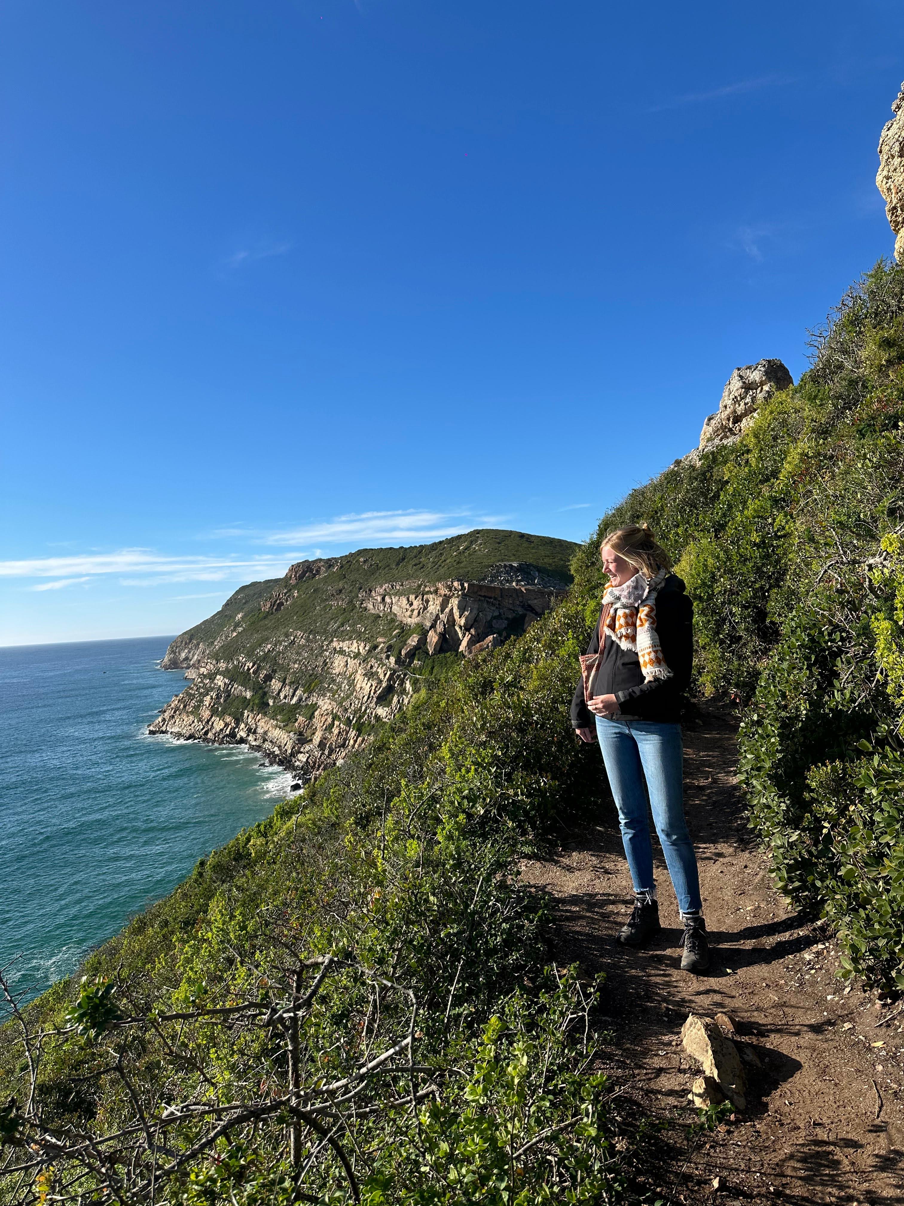 Saskia ploeg staat op een berg