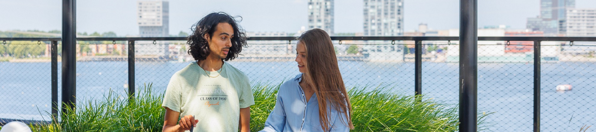 Studenten op het dakterras Almere