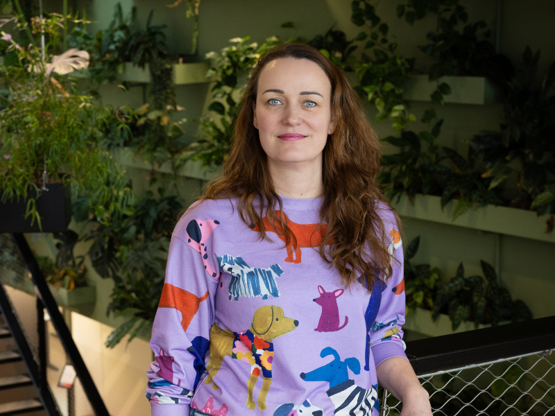 Anouk de Jong Veninga is Master student en kijkt in de camera