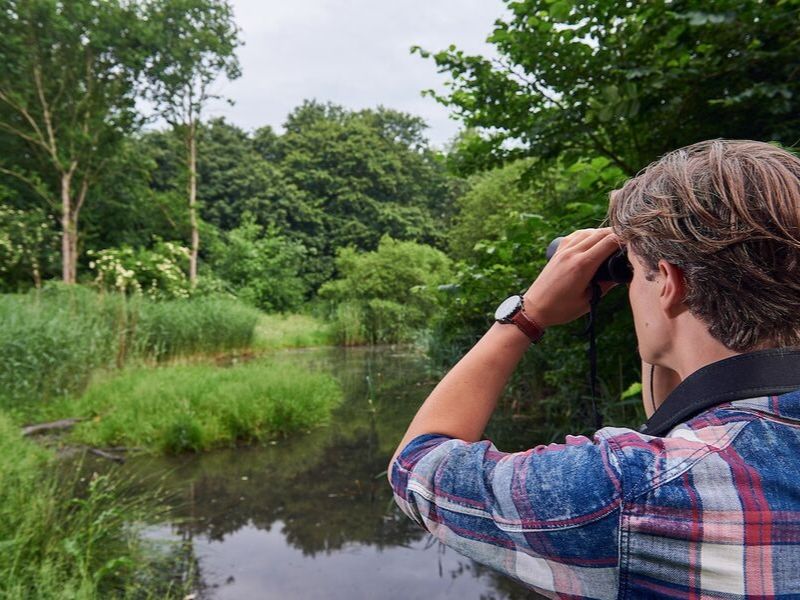 Student buiten onderzoek natuur biologie plant dier Aeres Hogeschool Almere