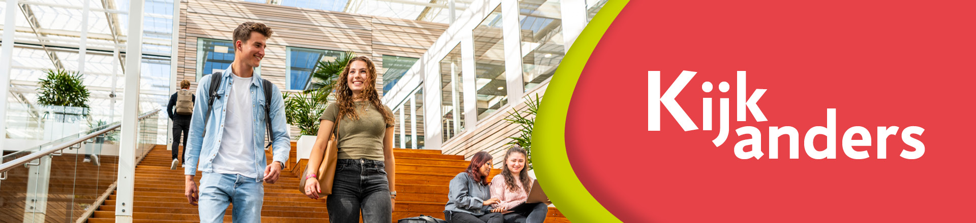 Kijk Anders - voltijdstudenten in dronten op de trap