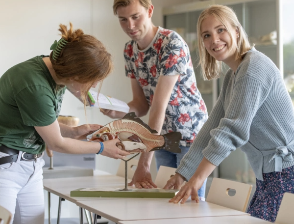 Studenten krijgen les in Wageningen