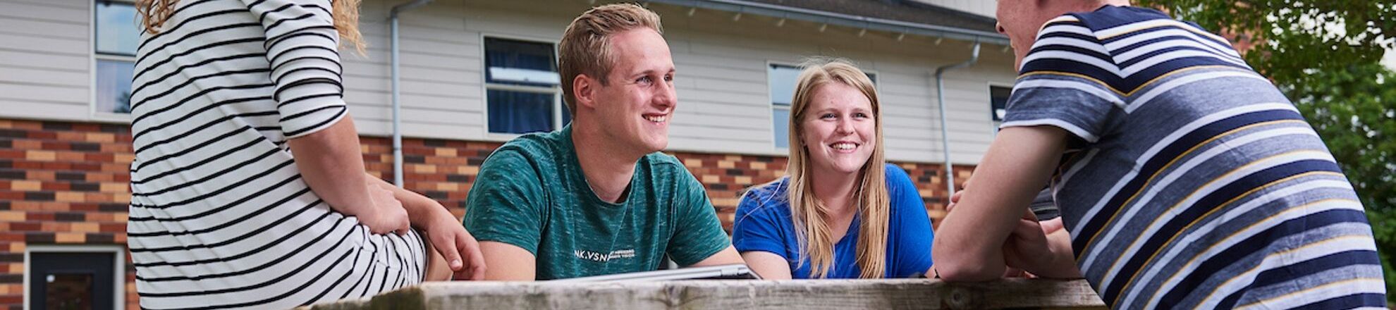 Studenten op de campus studentenhuisvesting Aeres Hogeschool Dronten