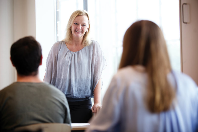 Docent-kijkt-naar-student