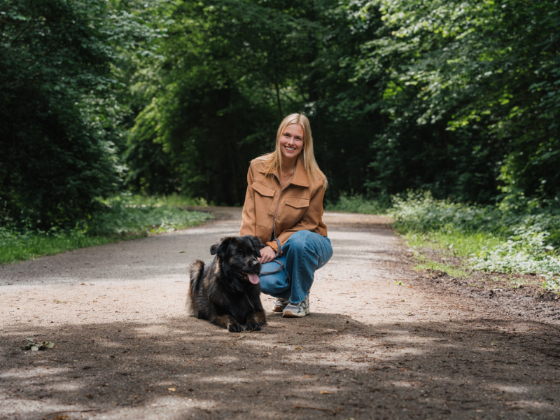 Studente diergezondheid en management met hond