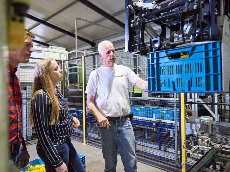 Studenten tuinbouw en akkerbouw uitleg logistiek