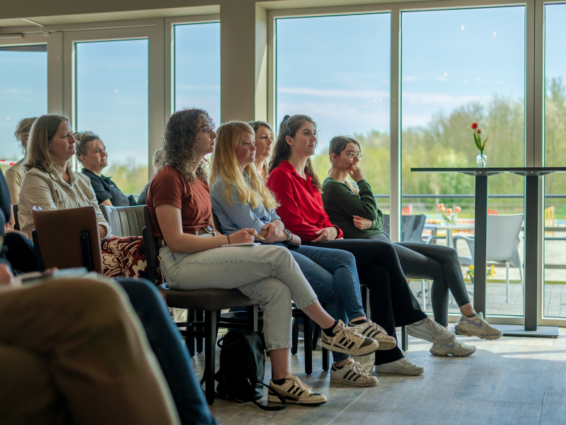 Symposium onderzoek naar welzijn van coach- en therapiepaarden
