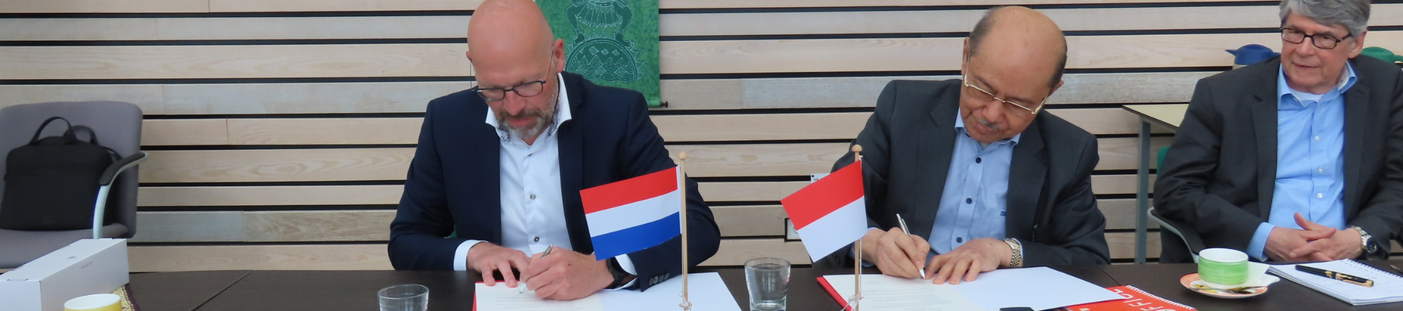 Bezoek en tekenen samenwerkingscontract tussen Universitas Pahlawan en Aeres Hogeschool Dronten