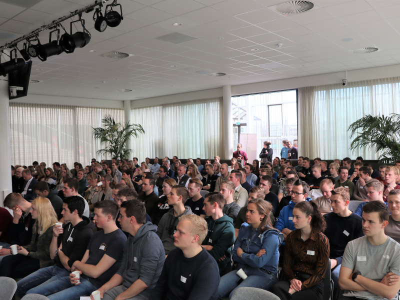 Bedrijvenmarkt voor studenten Dier- en Veehouderij en Varkens- en Pluimveehouderij