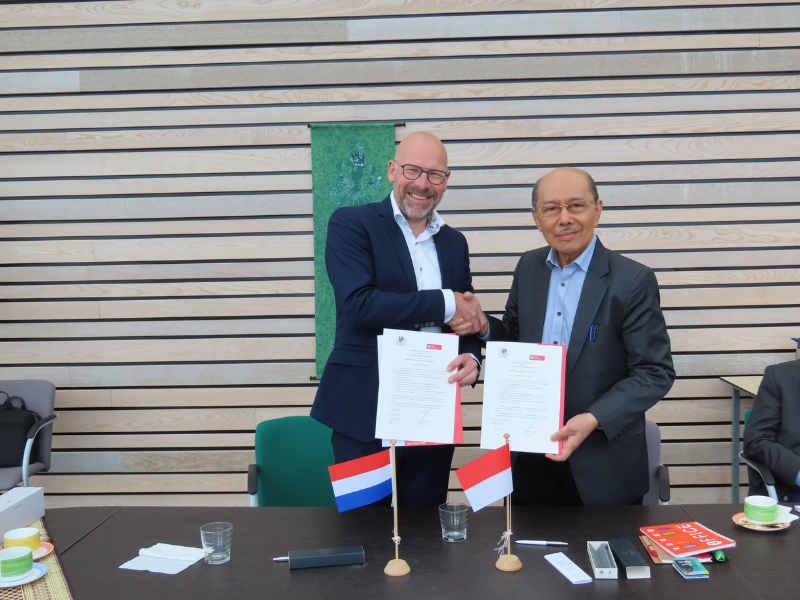 Bezoek en tekenen samenwerkingscontract tussen Universitas Pahlawan en Aeres Hogeschool Dronten