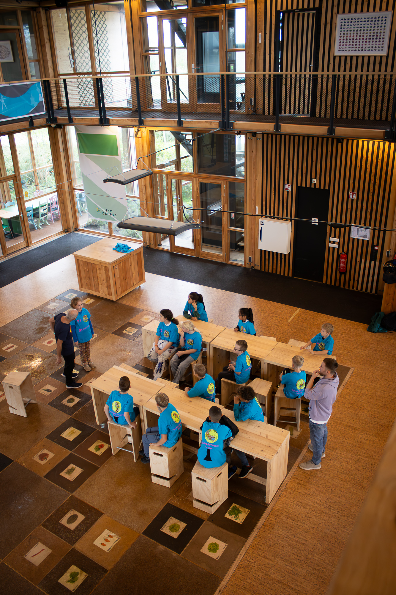 kinderen van playing for success krijgen les