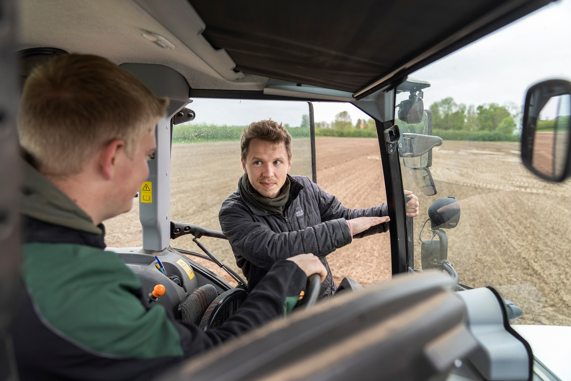 Studenten op de tractor