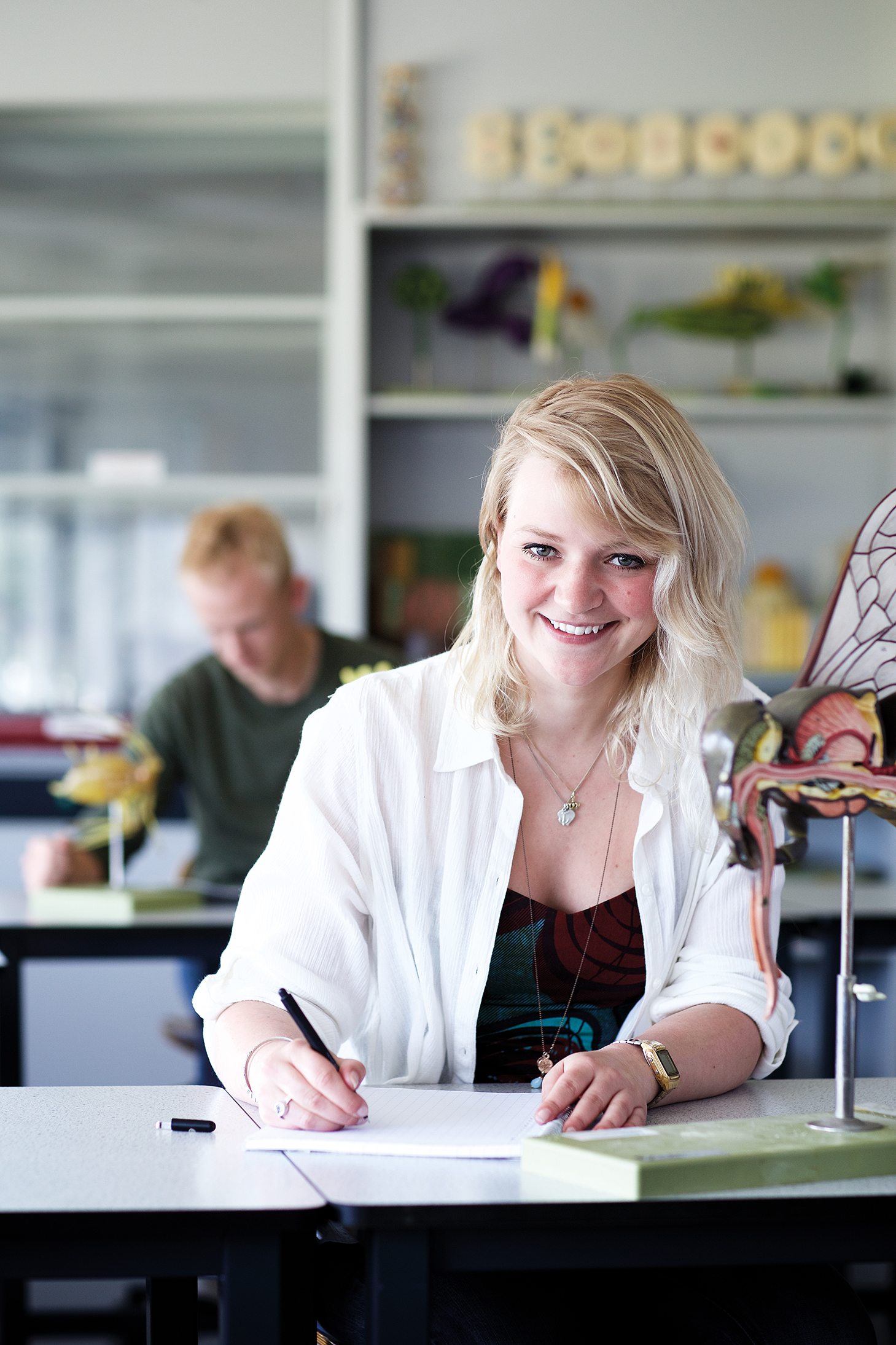 Student in klas biologie